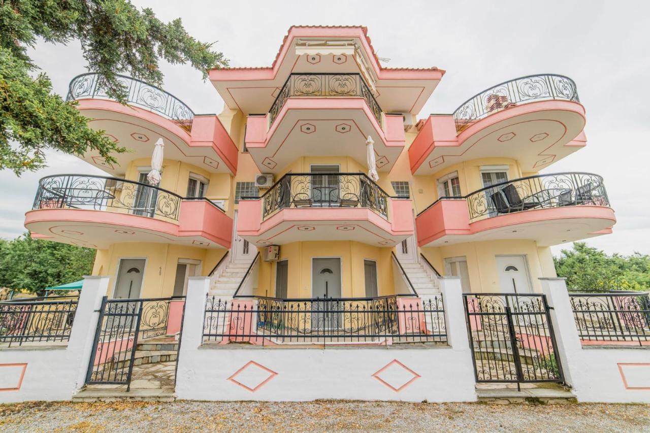 Family Resort 2 Ofrinion Exterior photo